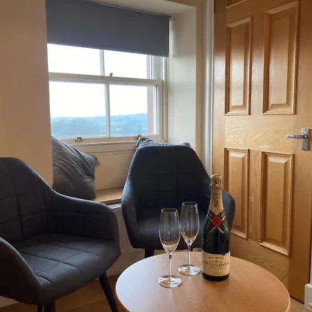 Amazing 2bd -upper Floors Of Hall * Dufton